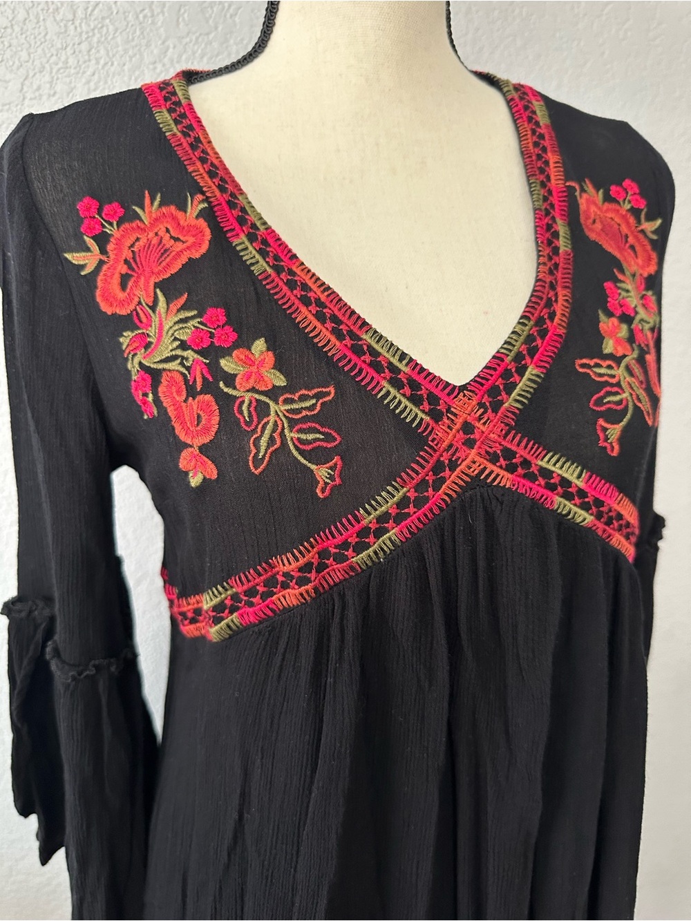 Umgee Black Embroidered Dress Sz S V Neck Bell Sleeve Gauze Boho Peasant Cottage - Picture 3 of 12